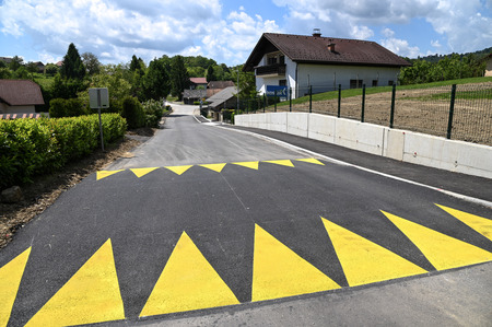 Na Senušah namenu predali urejene pločnike